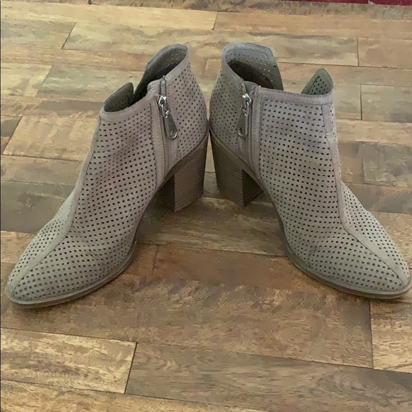 Dolce Vita Women’s Booties - Picture 3 of 7